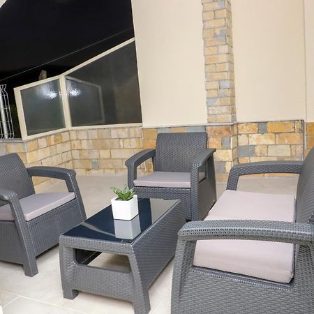 Guesthouse Kazazi Berat Bagian luar foto