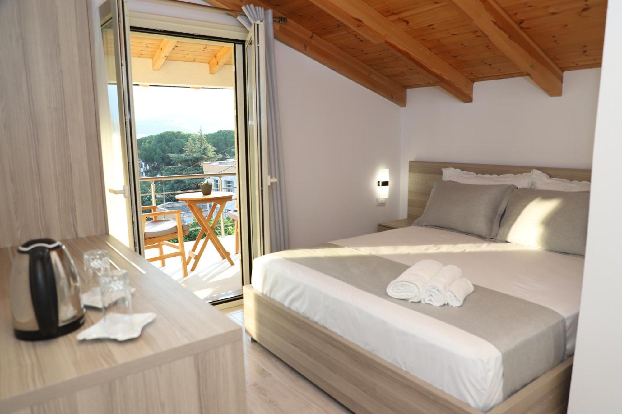 Guesthouse Kazazi Berat Bagian luar foto