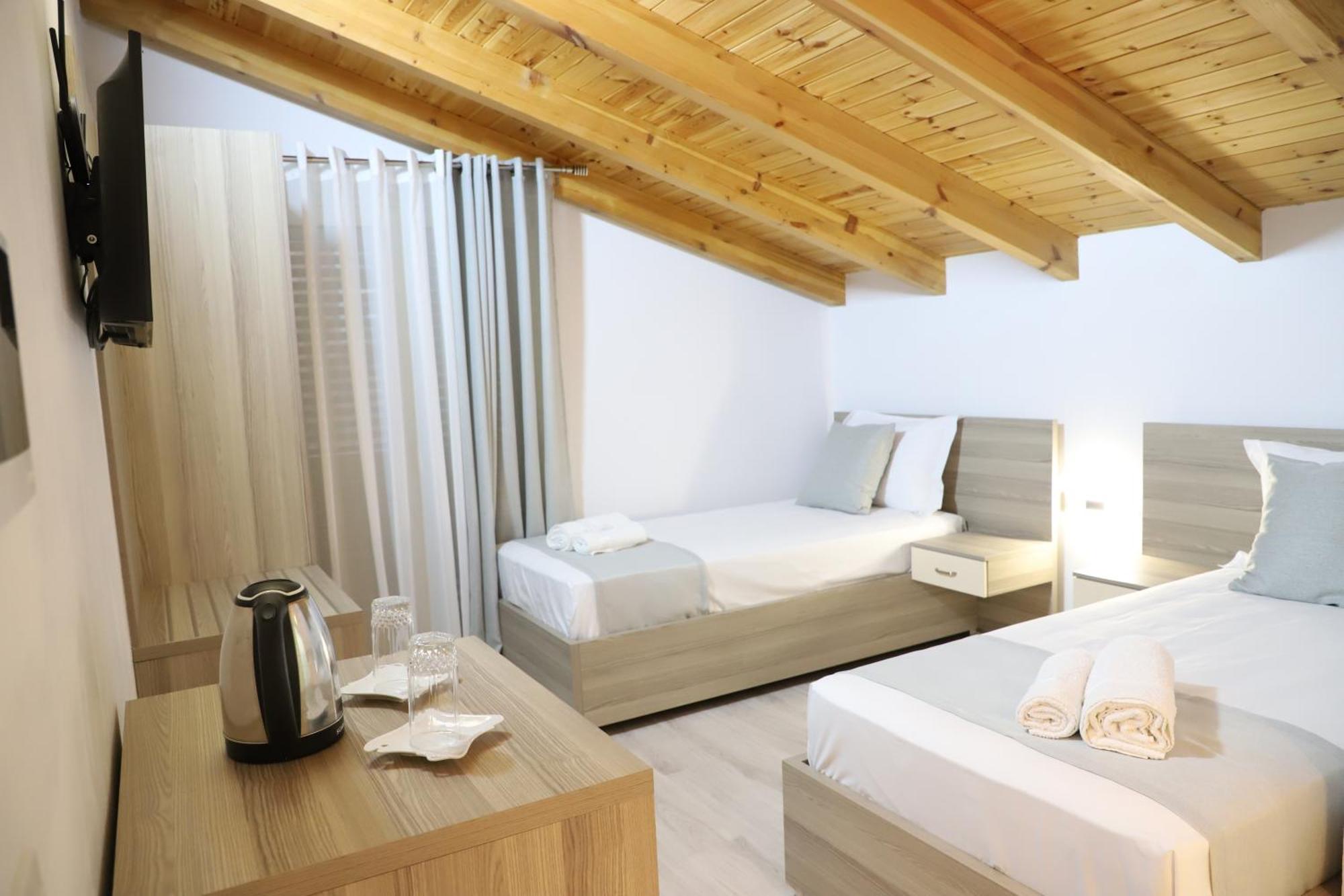 Guesthouse Kazazi Berat Bagian luar foto