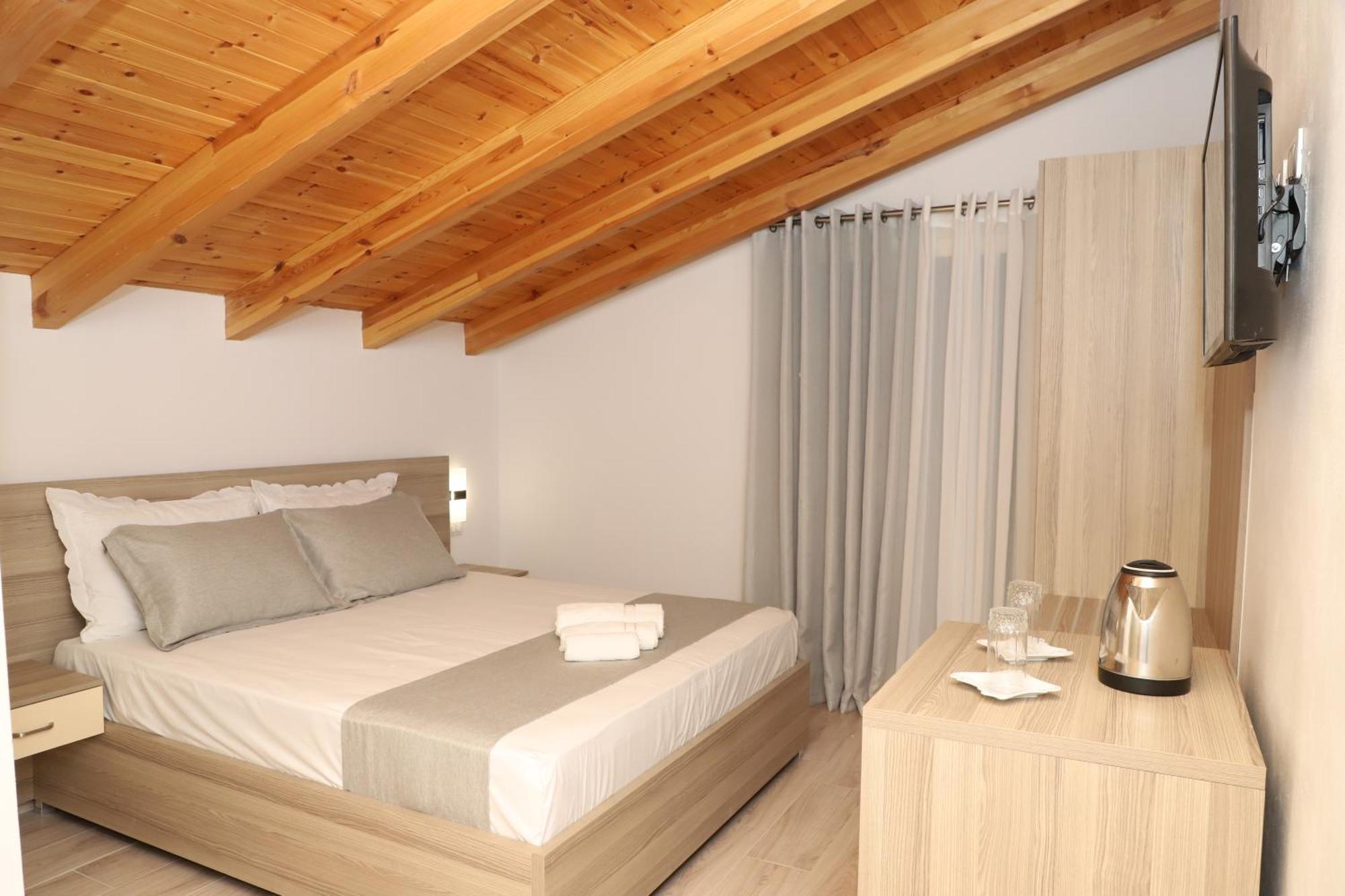 Guesthouse Kazazi Berat Bagian luar foto