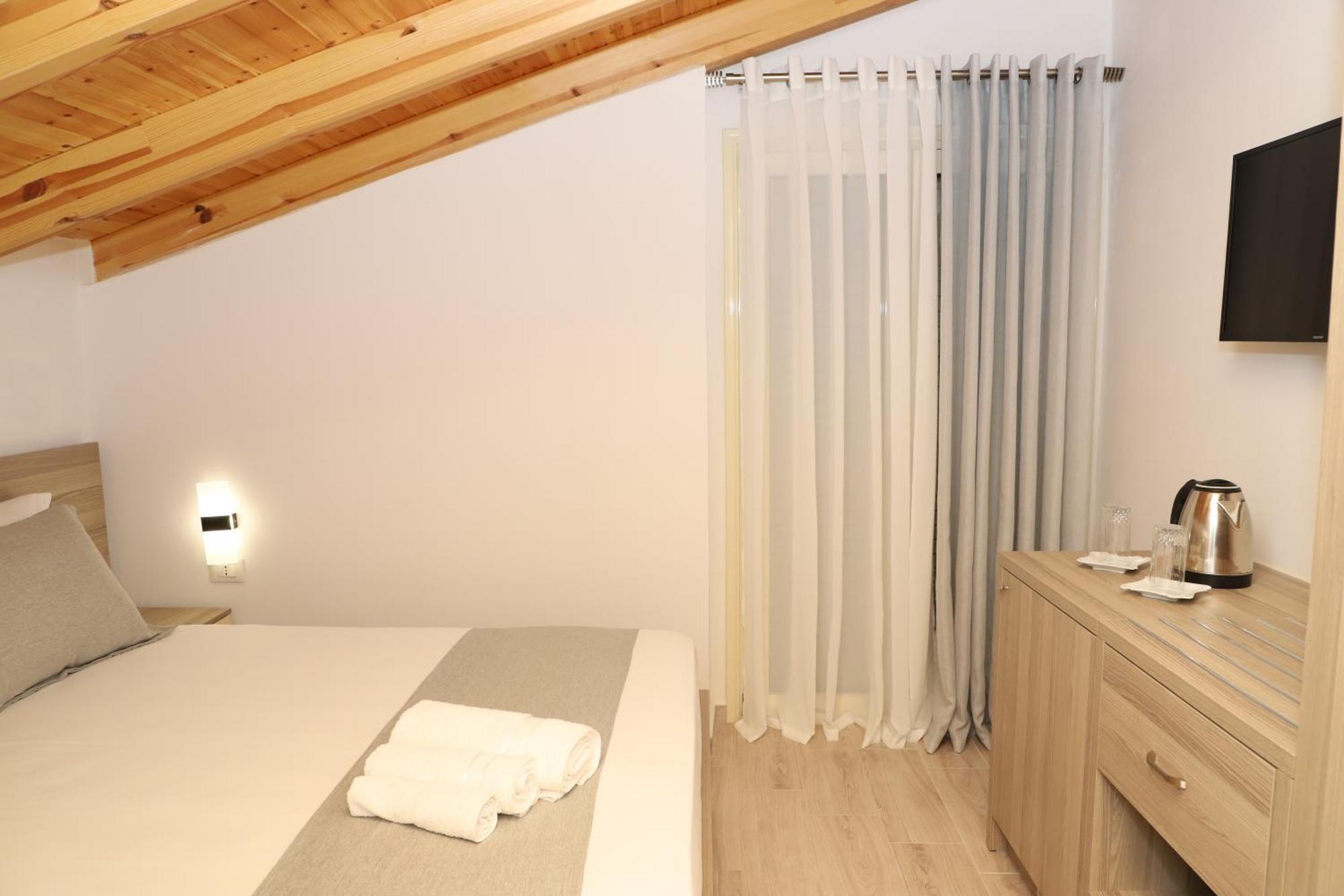 Guesthouse Kazazi Berat Bagian luar foto