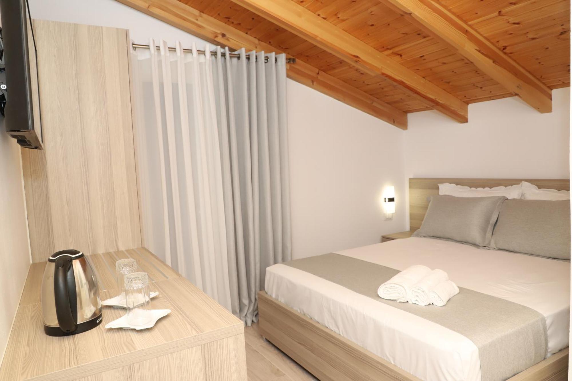 Guesthouse Kazazi Berat Bagian luar foto