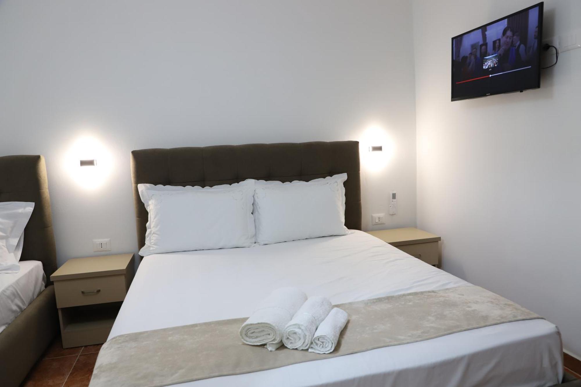 Guesthouse Kazazi Berat Bagian luar foto