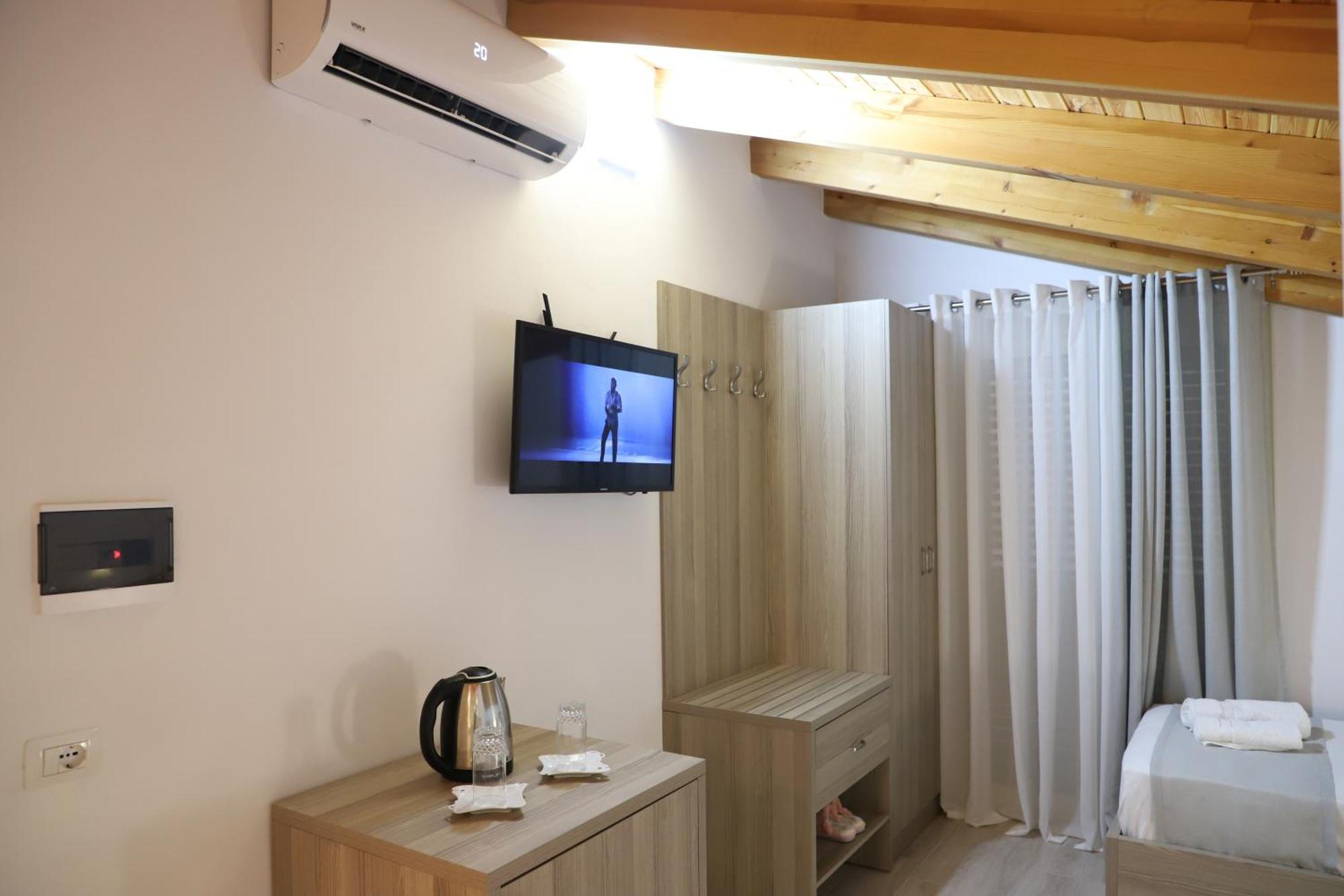Guesthouse Kazazi Berat Bagian luar foto