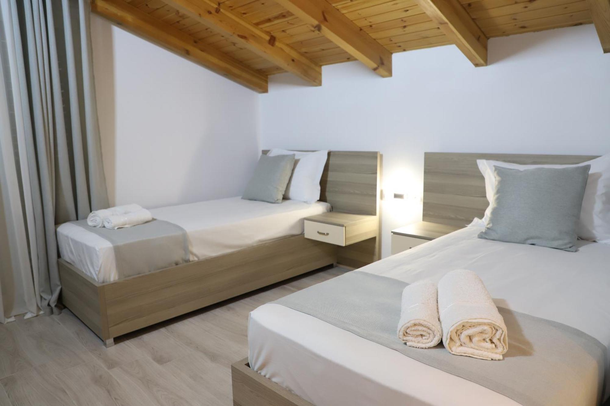 Guesthouse Kazazi Berat Bagian luar foto