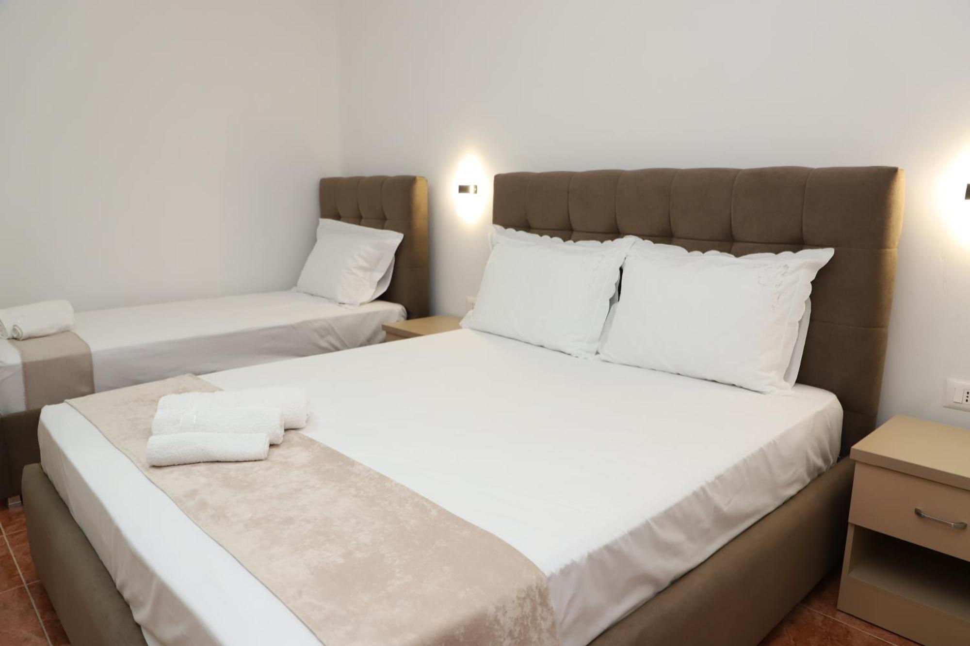 Guesthouse Kazazi Berat Bagian luar foto