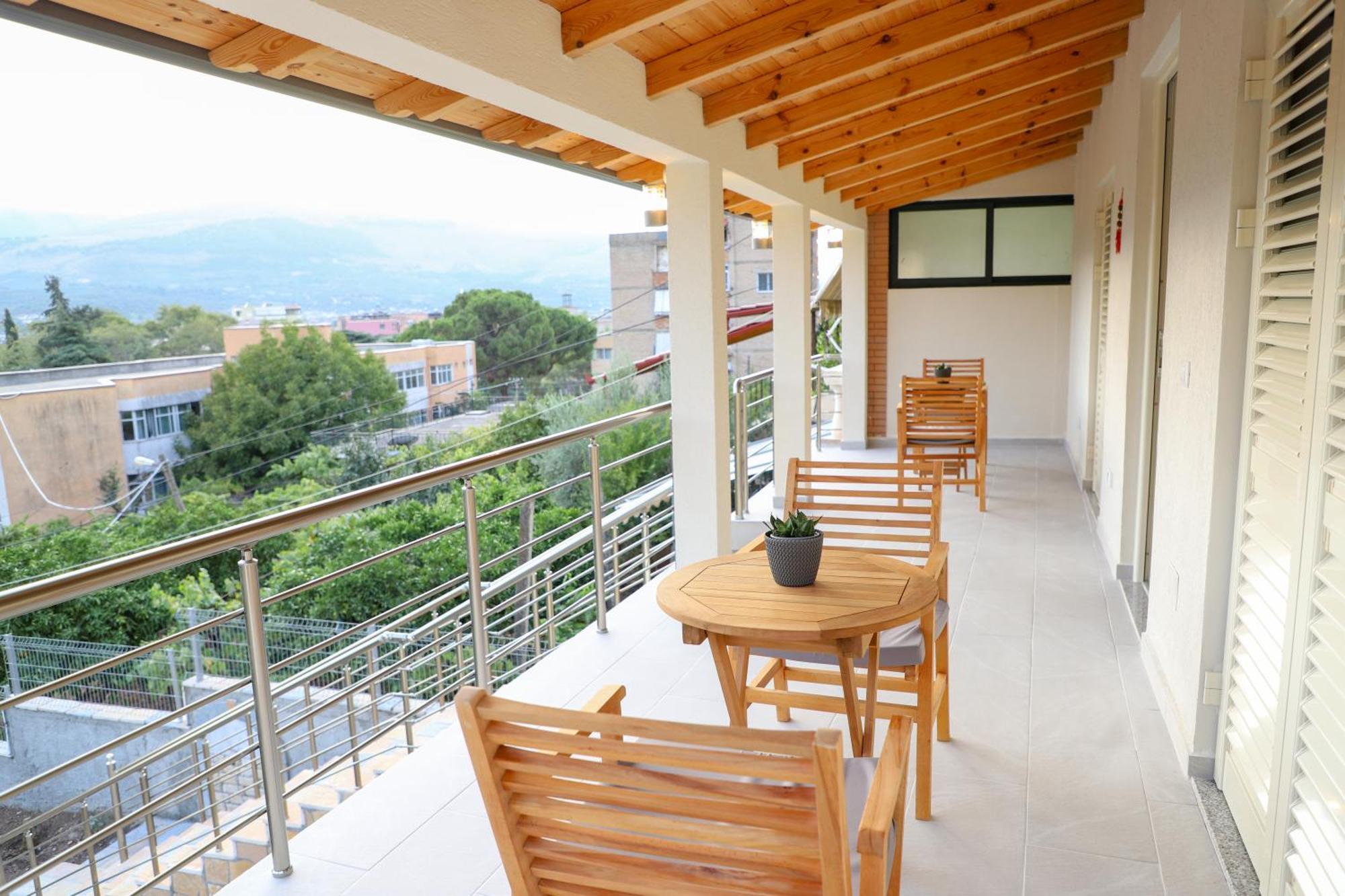 Guesthouse Kazazi Berat Bagian luar foto