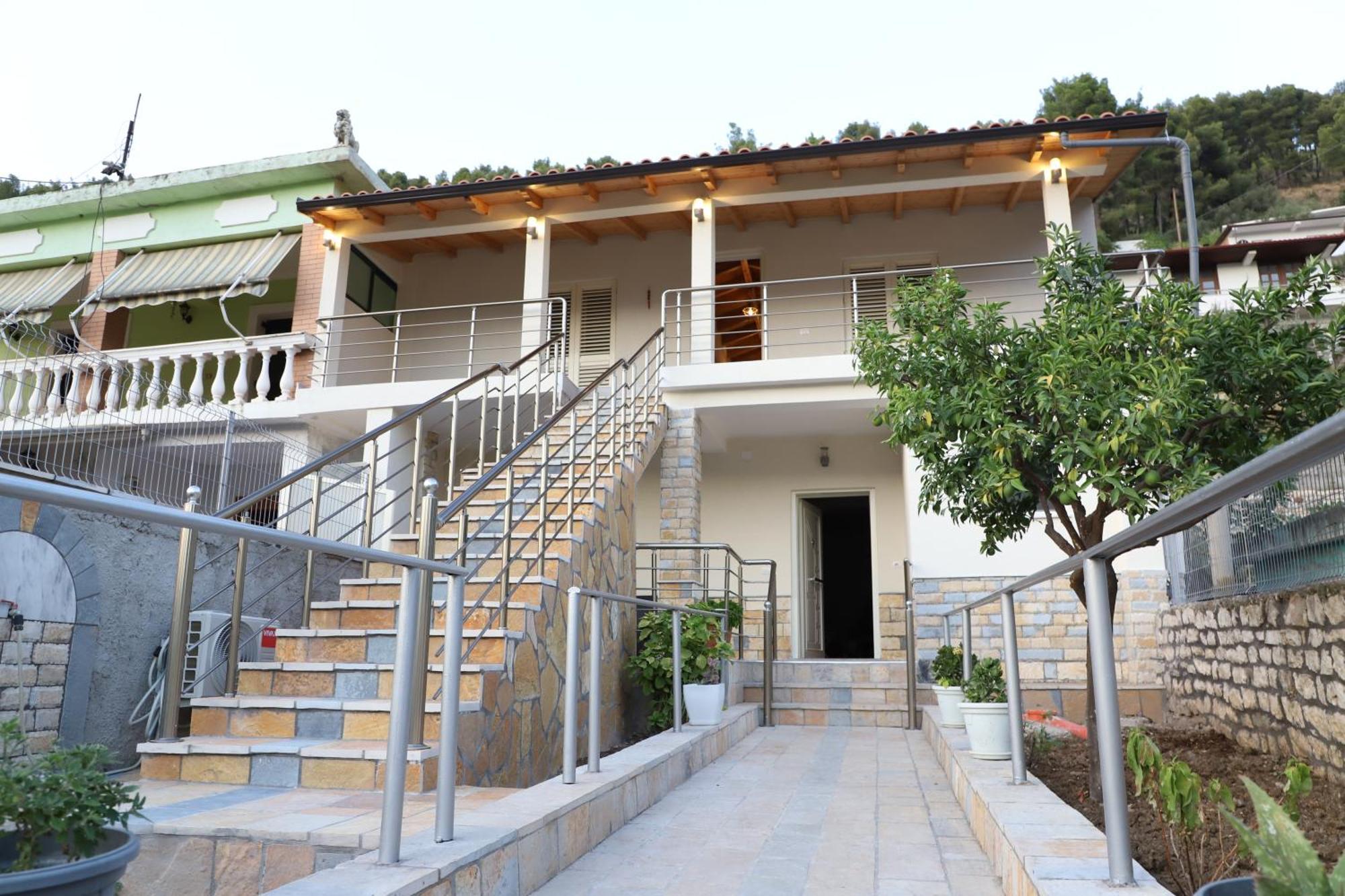 Guesthouse Kazazi Berat Bagian luar foto