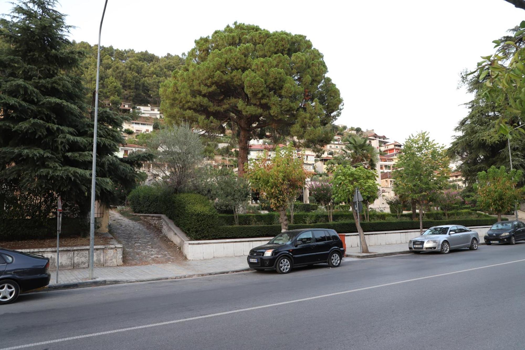 Guesthouse Kazazi Berat Bagian luar foto