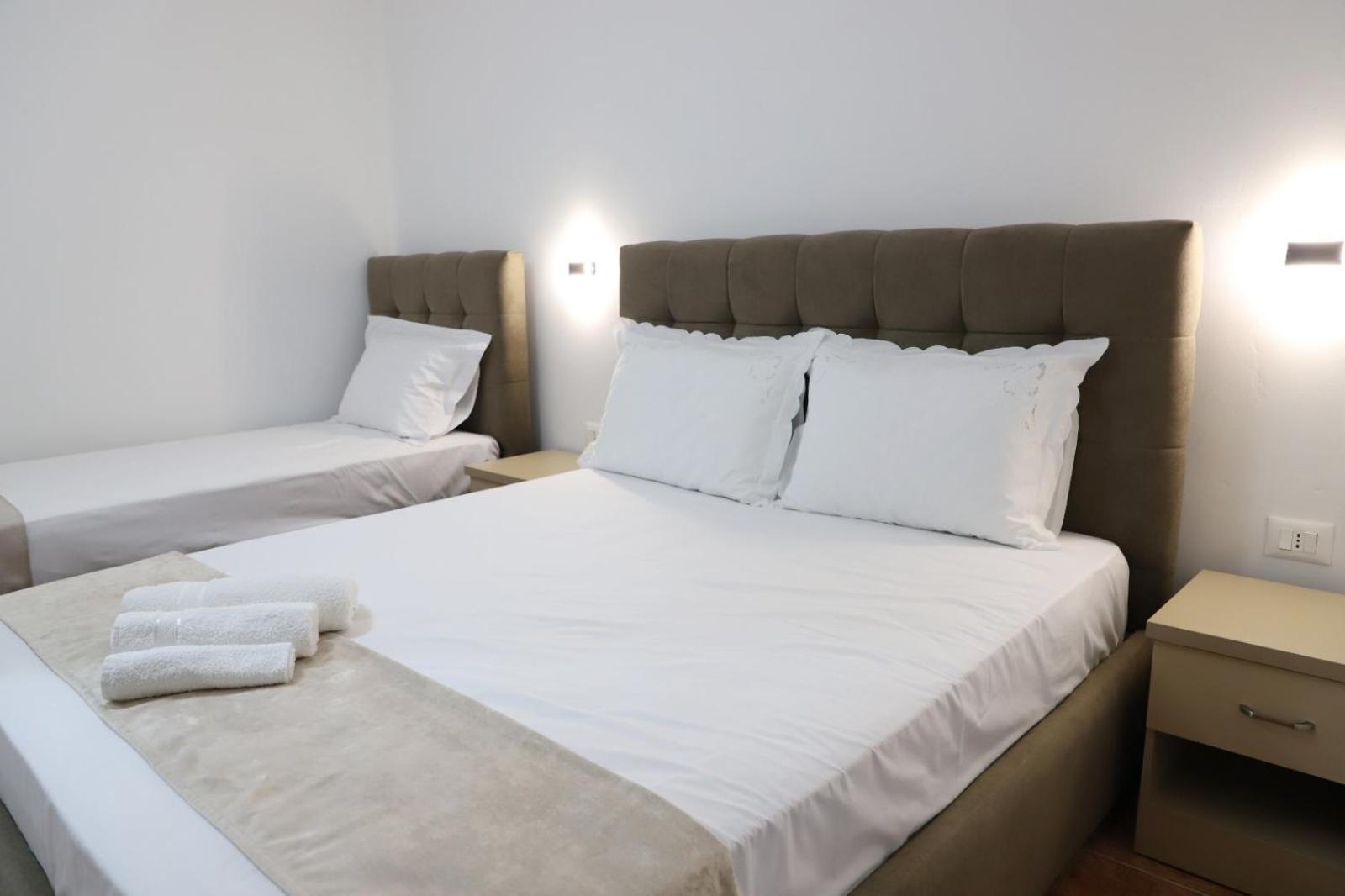 Guesthouse Kazazi Berat Bagian luar foto